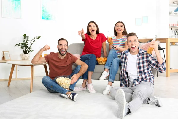 Young friends watching TV in living room. Sport channel — Stock Photo, Image