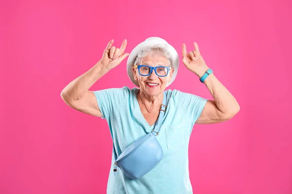 Portrait of cool grandmother on color background — Stock Photo, Image