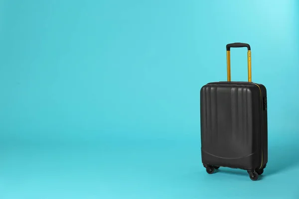 Stylish suitcase on color background. Space for text — Stock Photo, Image