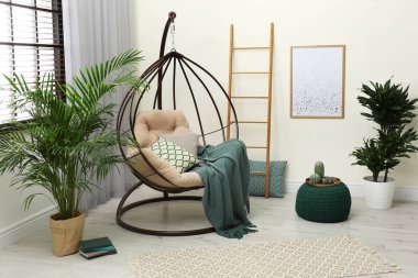 Salıncak sandalyeli şık ve modern oda iç mekan