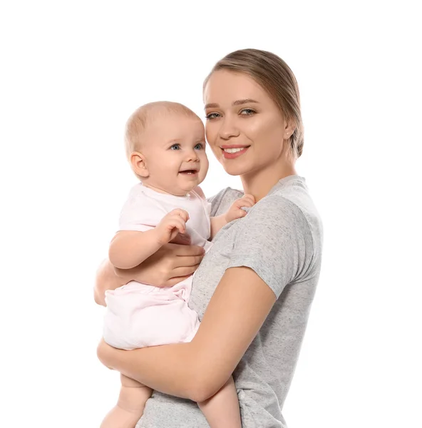 Portret van gelukkige moeder met haar baby geïsoleerd op wit — Stockfoto