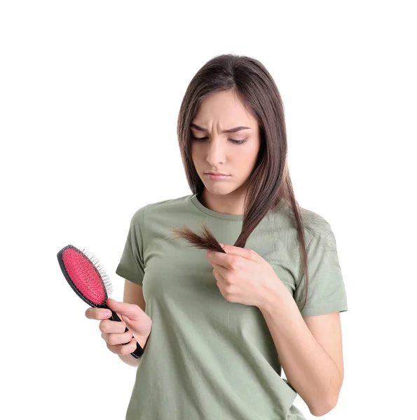 Jovem com escova no fundo branco. Problema de perda de cabelo — Fotografia de Stock