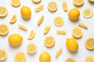 Beyaz arka planda taze limon, üst görünüm. Narenciye