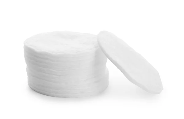Pila di batuffoli di cotone isolati su bianco — Foto Stock