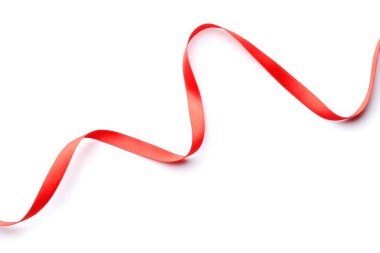 Beyaz arka planda basit kırmızı şerit, üst görünüm. Şenlikli dekorasyon