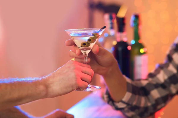 Young man taking martini cocktail from barman in pub, closeup — Stock Photo, Image