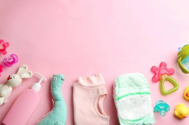 Renk arka plan üzerinde metin için bebek aksesuarları ve alanı ile düz yatıyordu kompozisyon