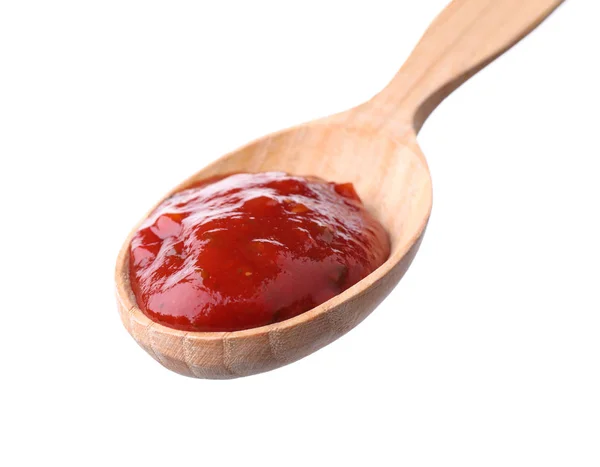 Cuchara de madera con salsa roja sobre fondo blanco — Foto de Stock