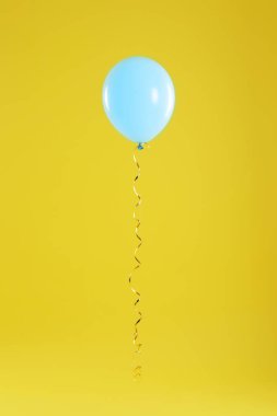 Renkli arka planda parlak balon. Kutlama zamanı