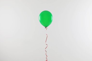 Işık arka planda parlak balon. Kutlama zamanı