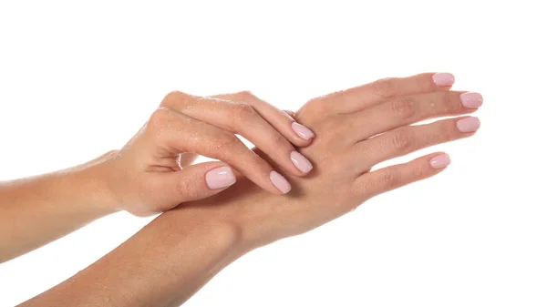 Mulher com as mãos molhadas no fundo branco, close-up. Tratamento de Spa — Fotografia de Stock