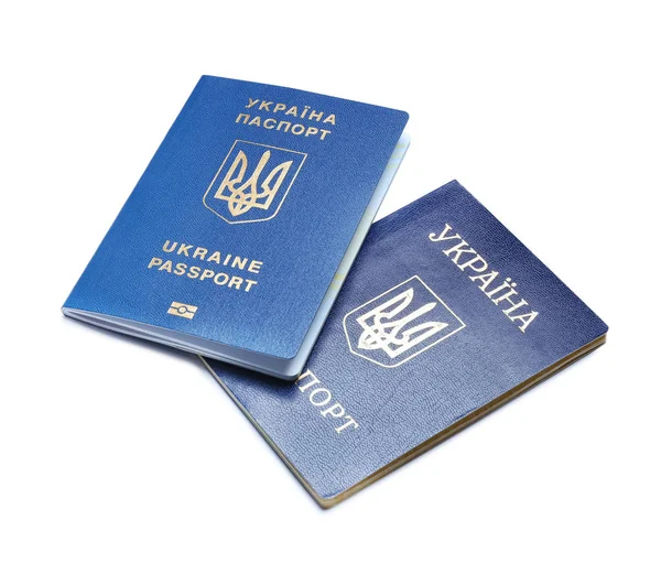 Украинские паспорта на белом фоне. Международные отношения — стоковое фото