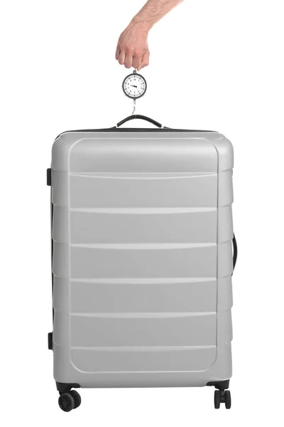 Mann wiegt stilvollen Koffer auf weißem Hintergrund — Stockfoto