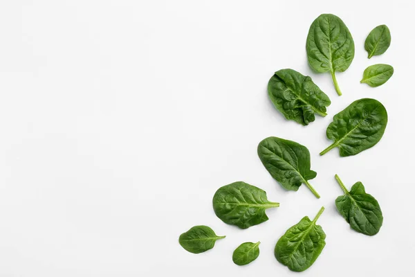 Fresh leaves of spinach isolated on white, top view — Stock Photo, Image