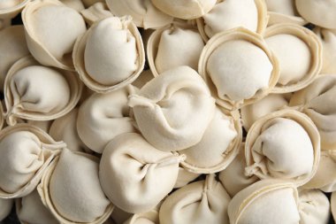 Arka plan olarak çiğ köfte, üst görünüm. Ev pişirme