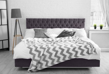 Modern oda iç yastık ve ekose ile Yatak