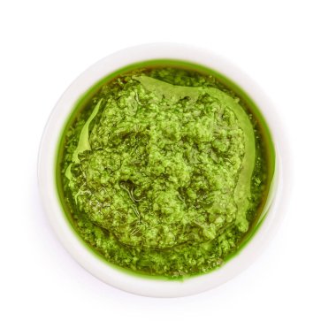 Beyaz, üst görünümü izole lezzetli pesto sos Kase