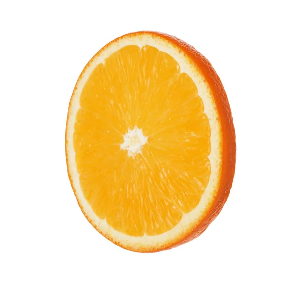 Fatia de laranja suculenta fresca isolada em branco — Fotografia de Stock