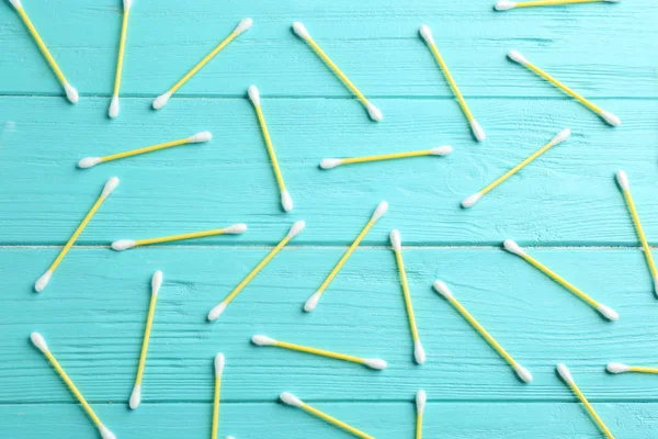 Flat lay composition with cotton swabs on wooden background — Stock Photo, Image