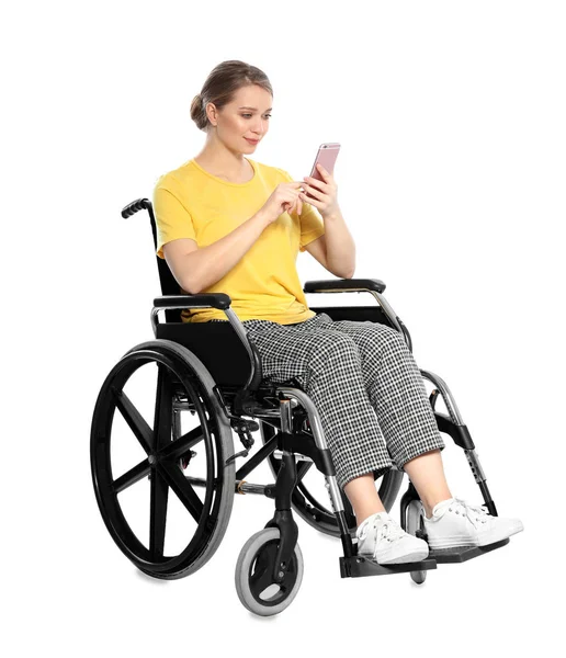 Kobieta na wózku inwalidzkim z telefonem komórkowym na białym — Zdjęcie stockowe
