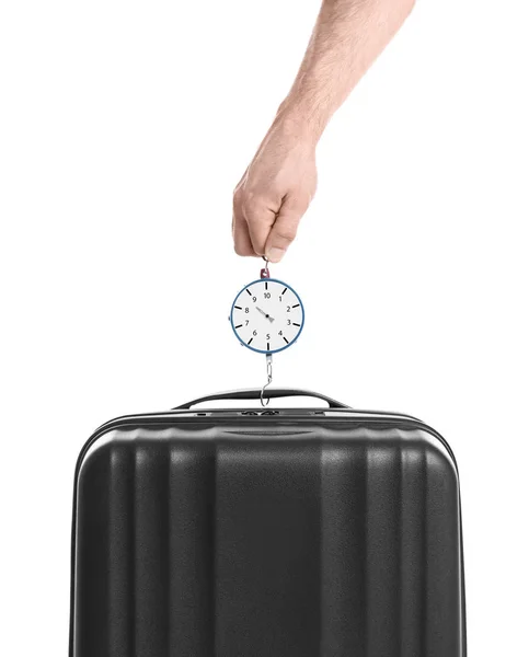 Mann wiegt stilvollen Koffer vor weißem Hintergrund, Nahaufnahme — Stockfoto