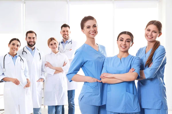 Un gruppo di medici della clinica. Concetto di unità — Foto Stock