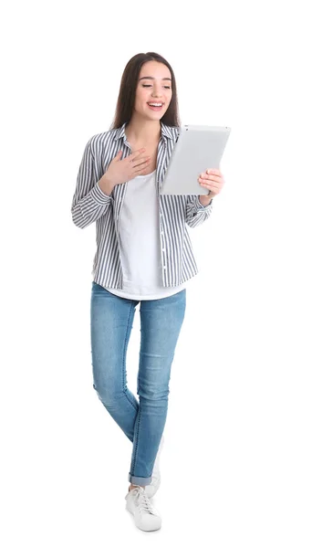 Mujer usando la tableta para el chat de vídeo aislado en blanco — Foto de Stock