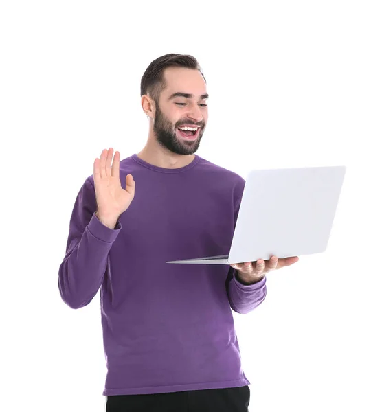 Hombre usando el ordenador portátil para el chat de vídeo aislado en blanco — Foto de Stock