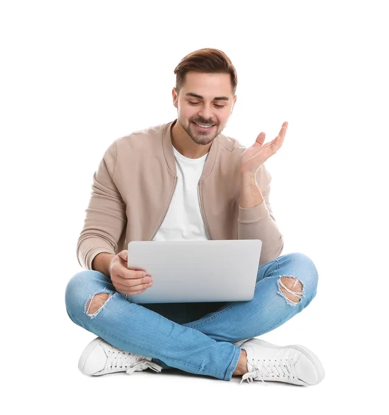 Homem usando laptop para bate-papo de vídeo isolado no branco — Fotografia de Stock