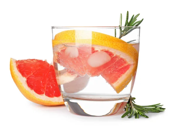 Sklo z roziné vody a grapefruitu izolované na bílém — Stock fotografie