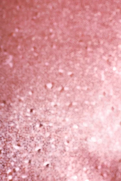 Vista turva de ouro rosa tecido com belas lantejoulas como fundo — Fotografia de Stock