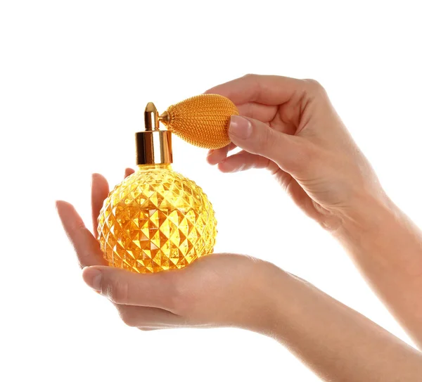 Nő kezében üveg luxus parfüm fehér háttér, közelkép — Stock Fotó