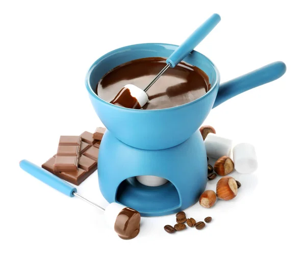 Fondue pot met chocolade en marshmallow geïsoleerd op wit — Stockfoto