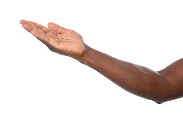 Afrikanisch-amerikanischer Mann hält etwas in der Hand auf weißem Hintergrund, Nahaufnahme — Stockfoto