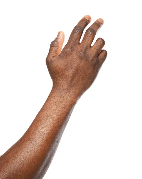 Uomo afro-americano che mostra il gesto della mano su sfondo bianco, primo piano — Foto Stock