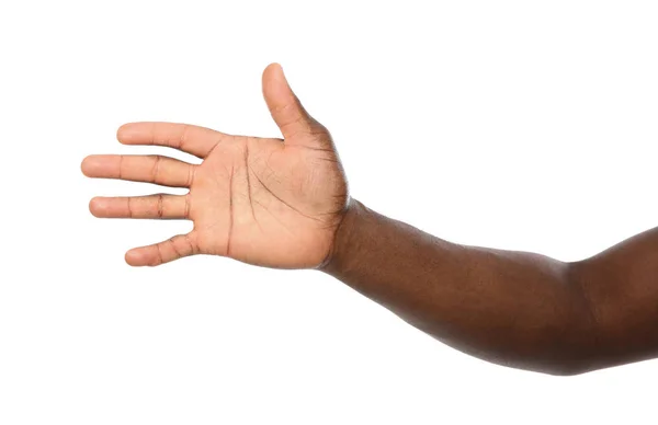 Afrikanisch-amerikanischer Mann reicht Hand zum Händeschütteln auf weißem Hintergrund, Nahaufnahme — Stockfoto