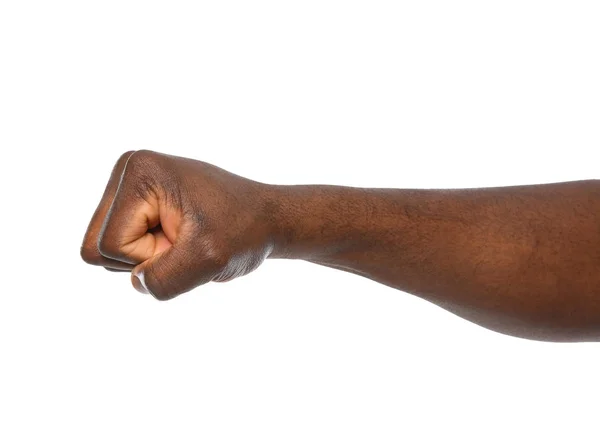 Hombre afroamericano mostrando puño sobre fondo blanco, primer plano — Foto de Stock