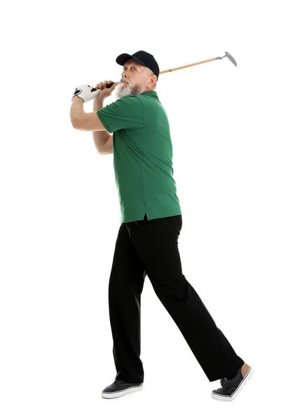 Homem sênior jogando golfe no fundo branco — Fotografia de Stock