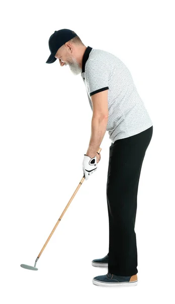 Homem sênior jogando golfe no fundo branco — Fotografia de Stock