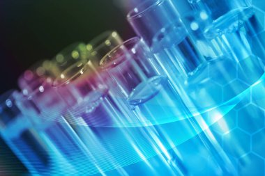 Test tüpleri renkli arka plan, yakın çekim. Çözelti kimyası