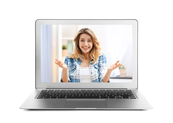Использование ноутбука для видеочата с женщиной на белом фоне — стоковое фото