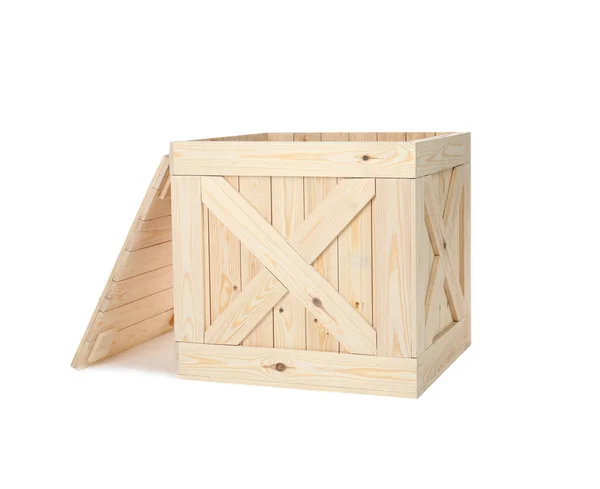 Cassa di legno con coperchio isolato su bianco — Foto Stock