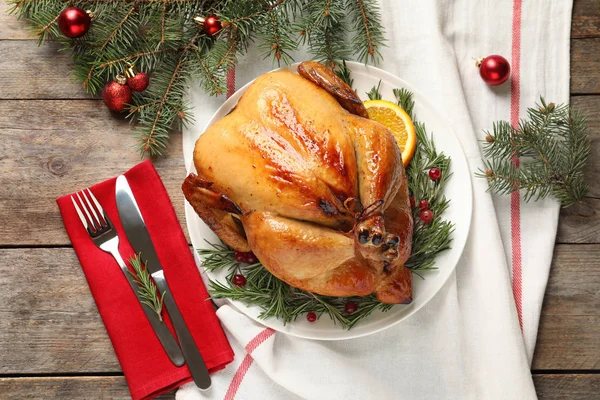 Pavo cocido con guarnición servido para la cena de Navidad en la mesa, acostado plano — Foto de Stock