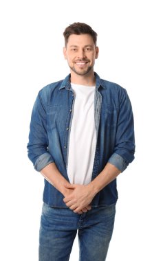 Beyaz arka plan üzerinde poz yakışıklı bir adam portresi