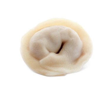 Beyaz arka planda lezzetli taze haşlanmış köfte