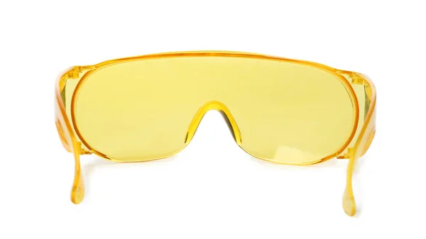 Gafas protectoras sobre fondo blanco. Herramienta de construcción — Foto de Stock