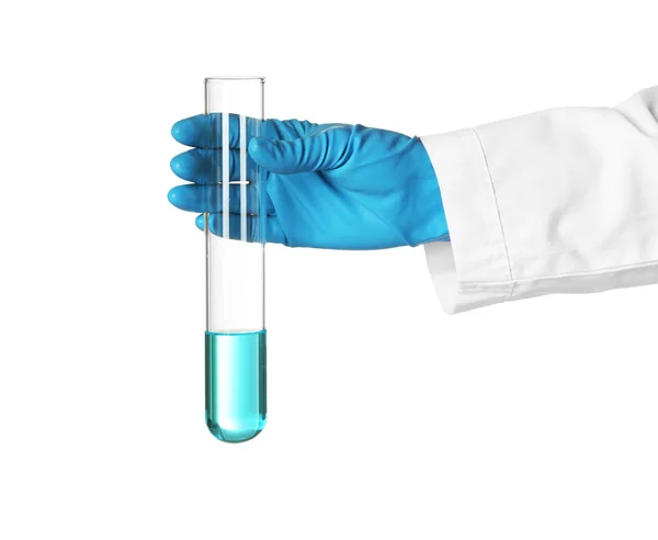 Wissenschaftler im Reagenzglas mit Flüssigkeit auf weißem Hintergrund. chemische Forschung — Stockfoto