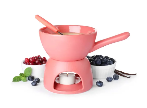 Fondue pot csokoládé és bogyók izolált fehér — Stock Fotó