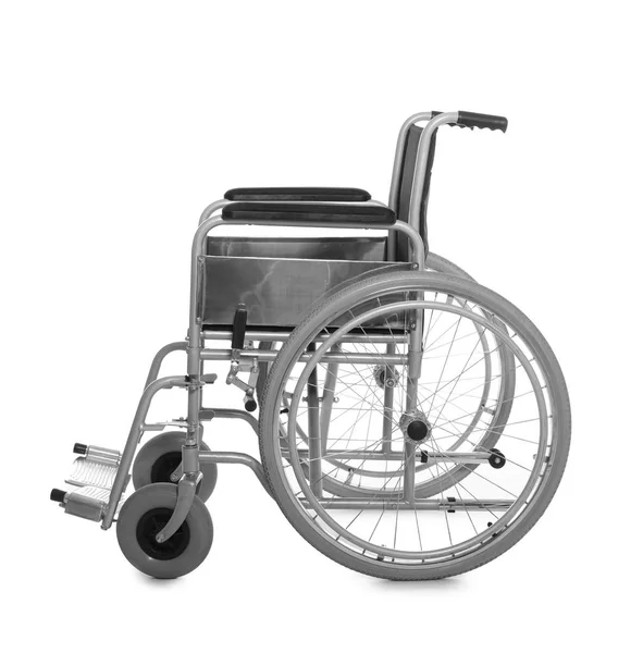 Nouveau fauteuil roulant vide moderne sur fond blanc — Photo