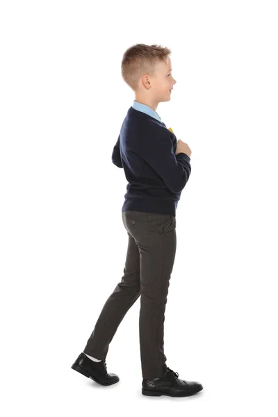 Retrato de cuerpo entero de lindo niño en uniforme escolar sobre fondo blanco — Foto de Stock